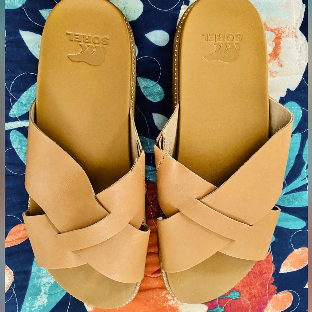 Sorel NWOT sandals slip on. Size 8.5. Perfect tan.